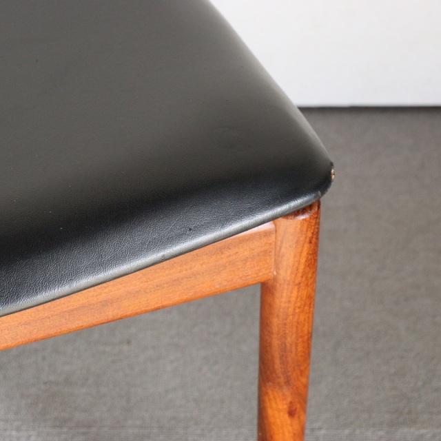 ジープランG-PLANのIb KOFOD LARSENデザインのダイニングチェア