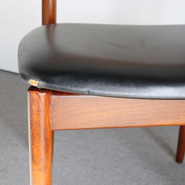 ジープランG-PLANのIb KOFOD LARSENデザインのダイニングチェア