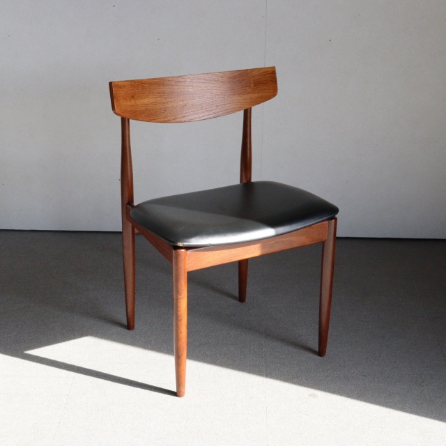 ジープランG-PLANのIb KOFOD LARSENデザインのダイニングチェア