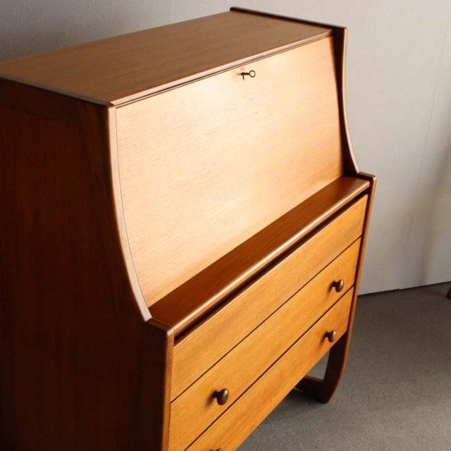 ヴィンテージのビュロー