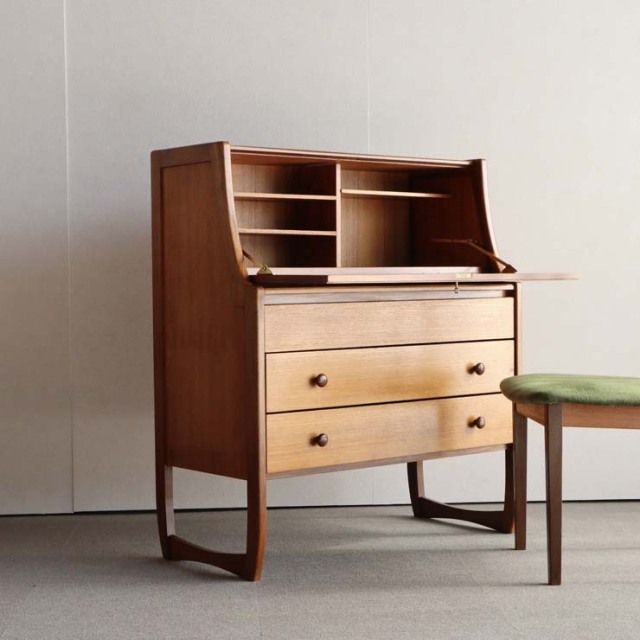 ヴィンテージのビュロー