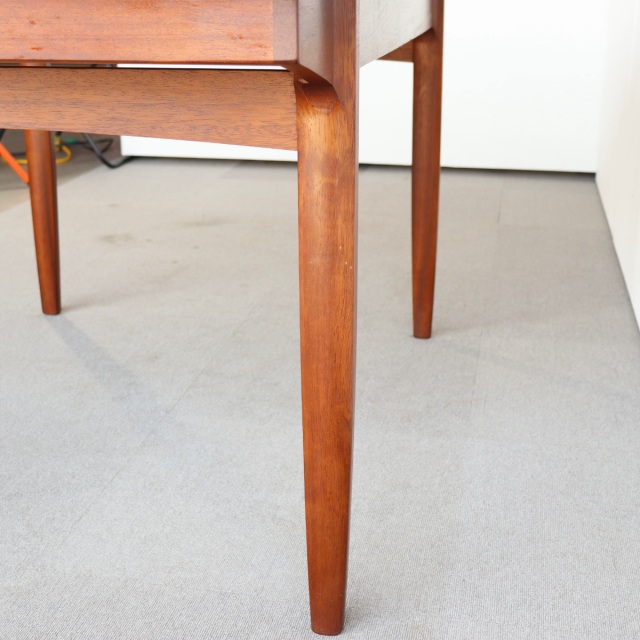 英国ヴィンテージのエクステンションダイニングテーブル