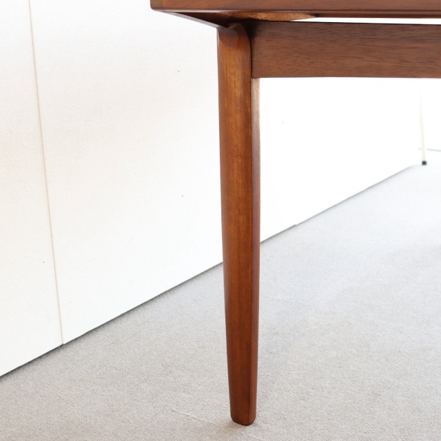 英国ヴィンテージのエクステンションダイニングテーブル