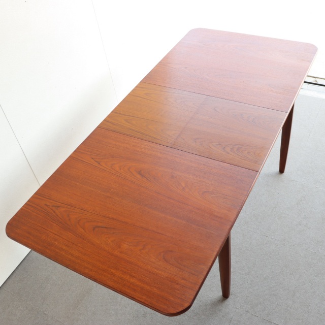 英国ヴィンテージのエクステンションダイニングテーブル