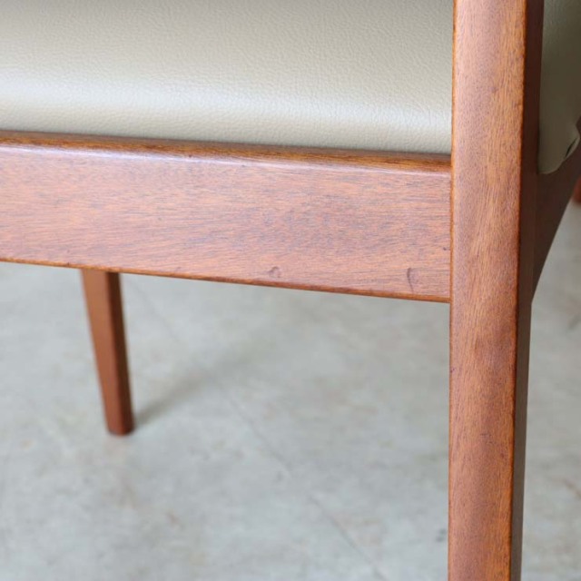 ミッドセンチュリー　チーク材　シンプルなヴィンテージチェア　商品番号【122111a】