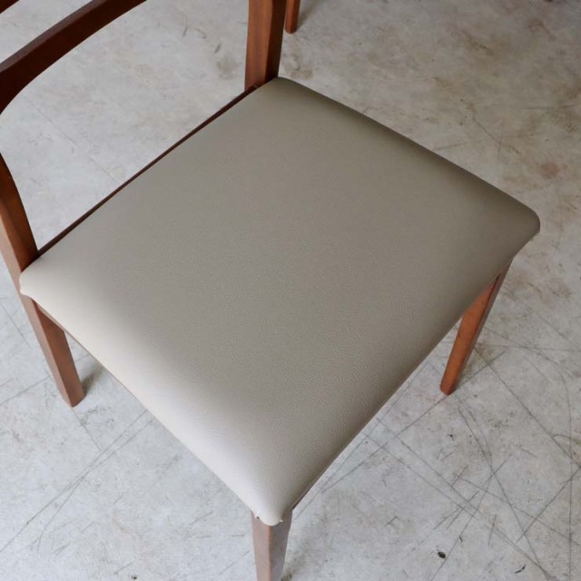 ミッドセンチュリー　チーク材　シンプルなヴィンテージチェア　商品番号【122111a】