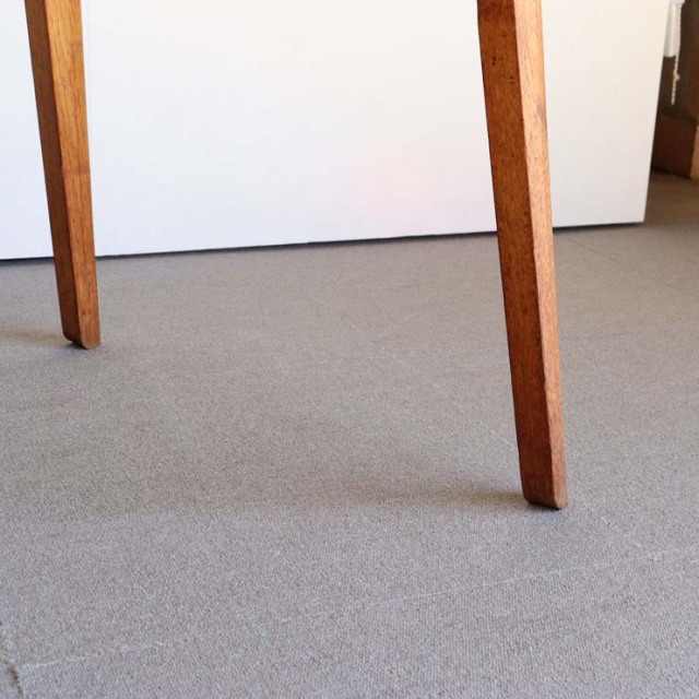 ホワイトフォーマイカのダイニングテーブル