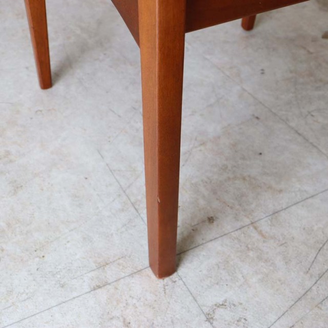 ミッドセンチュリー　チーク材　シンプルなヴィンテージチェア　商品番号【122111d】