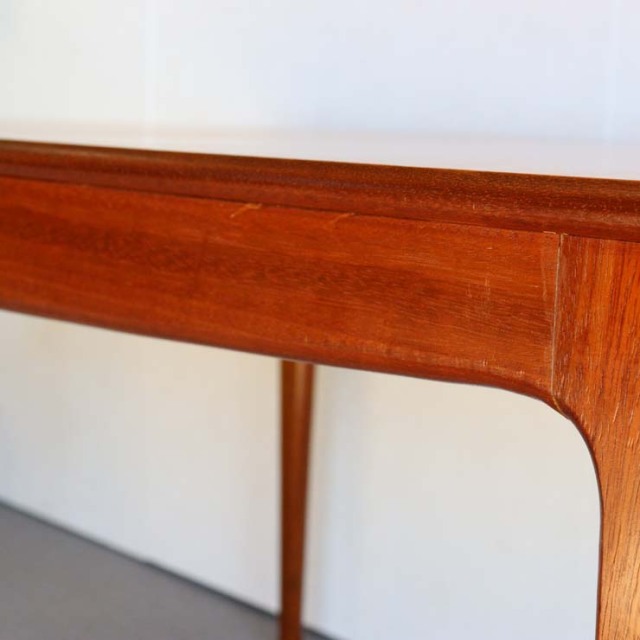 ヤンガーYOUNGER製　ダイニングテーブル