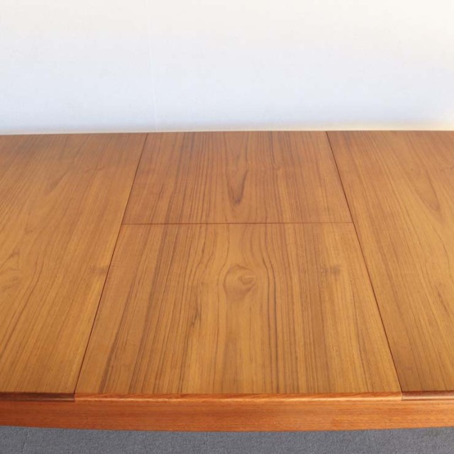 ヤンガーYOUNGER製　ダイニングテーブル