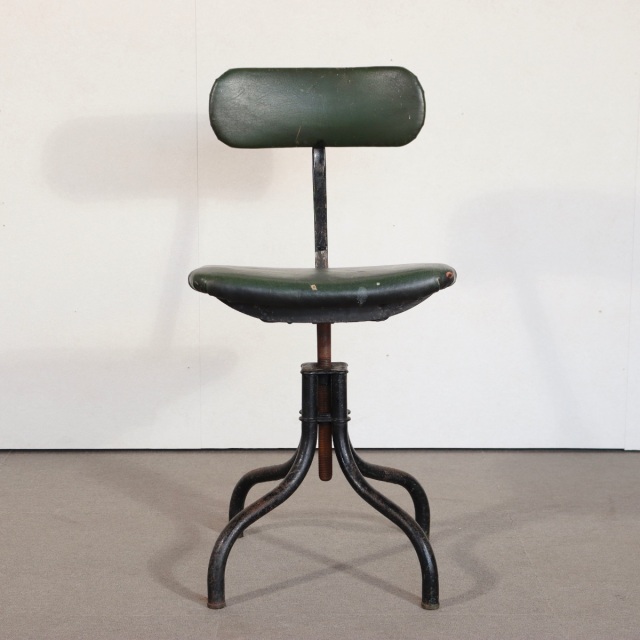 ビンテージ椅子　米軍基地払い下げ ASCII.jp：シンプルで可愛い米軍払い下げの折りたたみ椅子を買いました