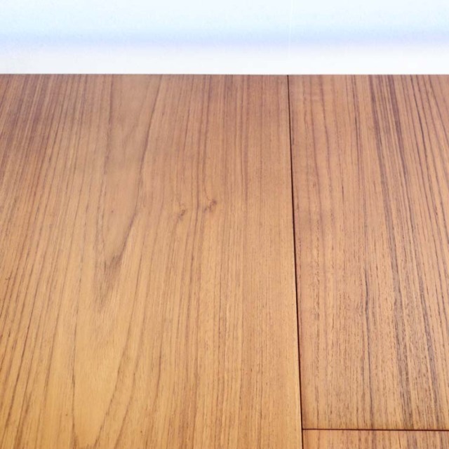 ヤンガーYOUNGER製　ダイニングテーブル