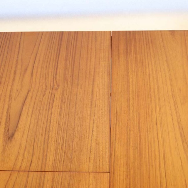 ヤンガーYOUNGER製　ダイニングテーブル