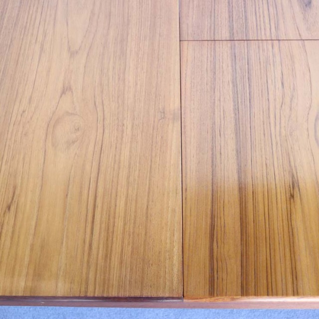 ヤンガーYOUNGER製　ダイニングテーブル