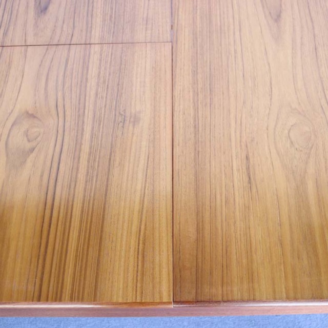 ヤンガーYOUNGER製　ダイニングテーブル