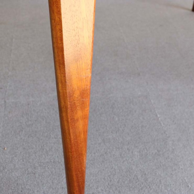 ヤンガーYOUNGER製　ダイニングテーブル