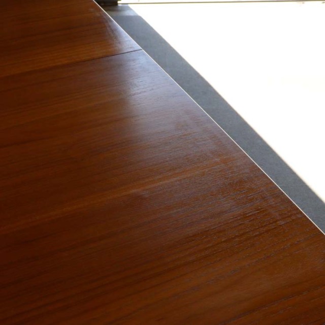 ヤンガーYOUNGER製　ダイニングテーブル