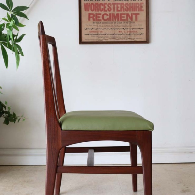 ヤンガー・フォンセンカシリーズのダイニングチェア　商品番号【122110b】