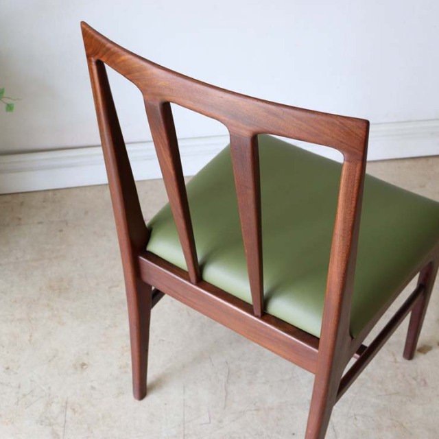 ヤンガー・フォンセンカシリーズのダイニングチェア　商品番号【122110b】