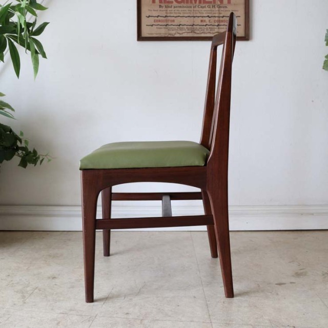 ヤンガー・フォンセンカシリーズのダイニングチェア　商品番号【122110b】