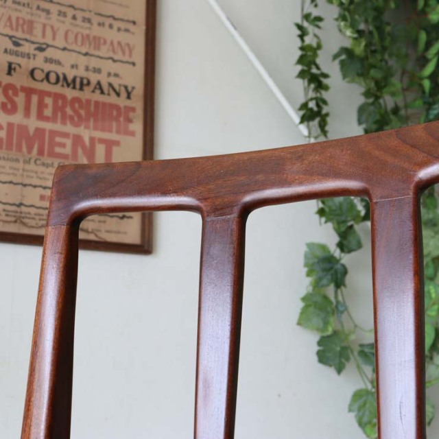 ヤンガー・フォンセンカシリーズのダイニングチェア　商品番号【122110b】