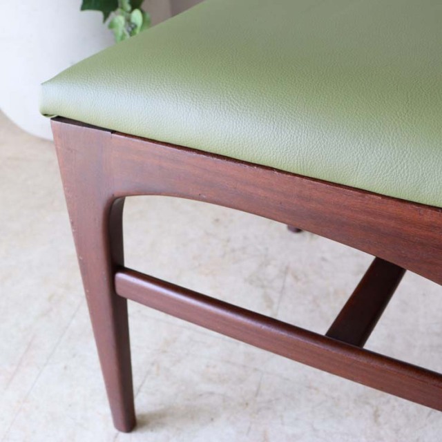 ヤンガー・フォンセンカシリーズのダイニングチェア　商品番号【122110b】