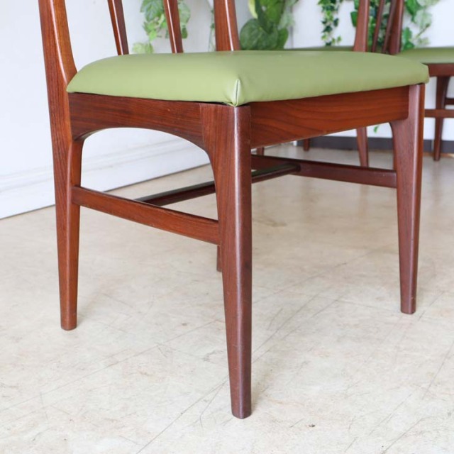 ヤンガー・フォンセンカシリーズのダイニングチェア　商品番号【122110b】