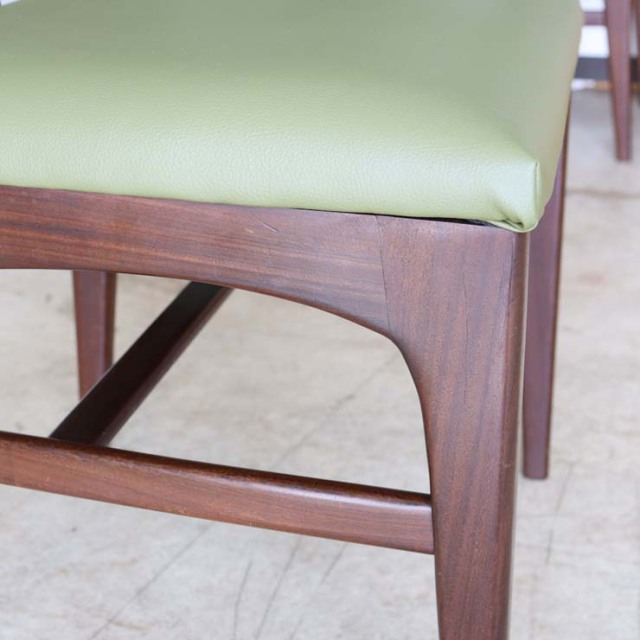 ヤンガー・フォンセンカシリーズのダイニングチェア　商品番号【122110b】