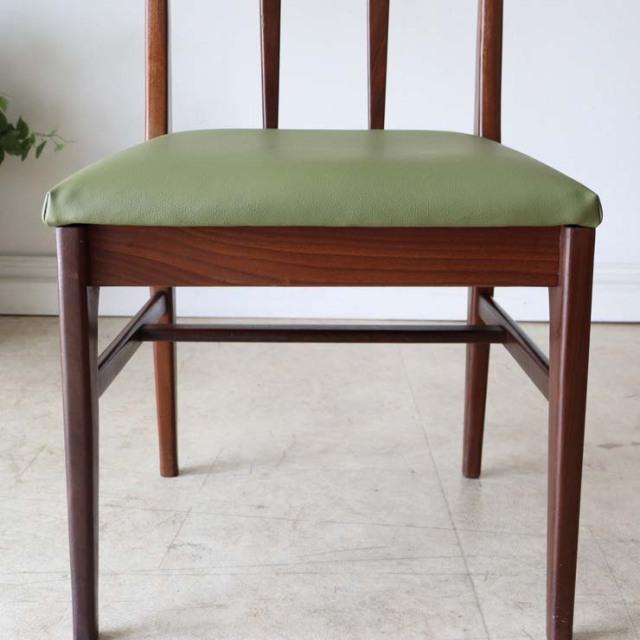 ヤンガー・フォンセンカシリーズのダイニングチェア　商品番号【122110b】