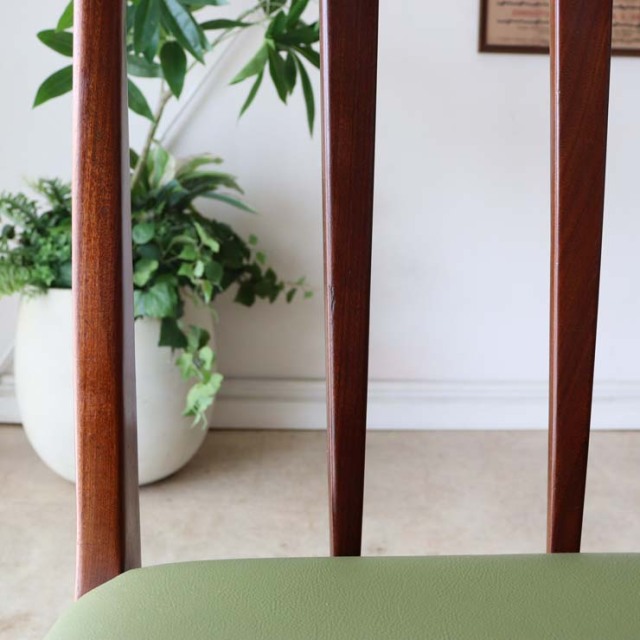 ヤンガー・フォンセンカシリーズのダイニングチェア　商品番号【122110b】