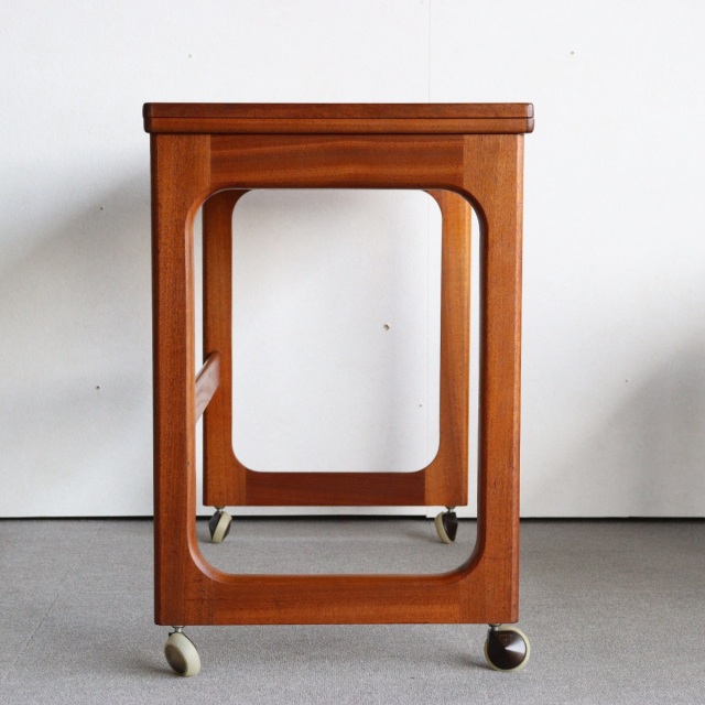 マッキントッシュMcIntoshのネストテーブル