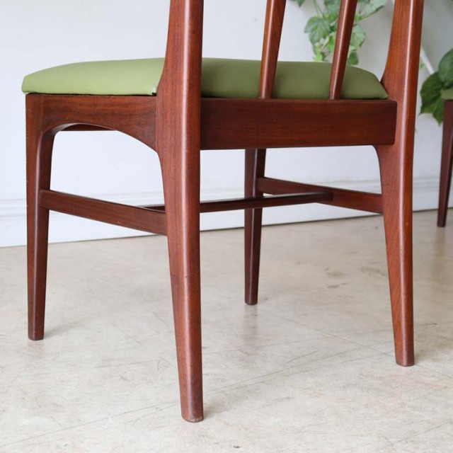 ヤンガー・フォンセンカシリーズのダイニングチェア　商品番号【122110b】