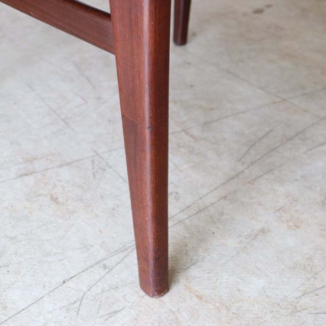 ヤンガー・フォンセンカシリーズのダイニングチェア　商品番号【122110b】