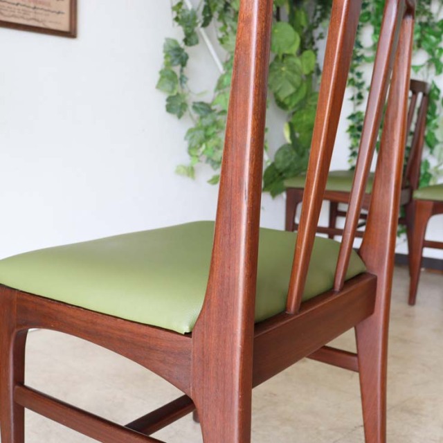 ヤンガー・フォンセンカシリーズのダイニングチェア　商品番号【122110b】