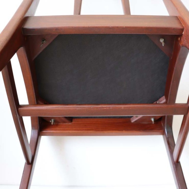 ヤンガー・フォンセンカシリーズのダイニングチェア　商品番号【122110b】