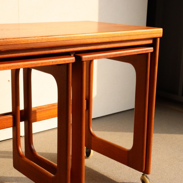 マッキントッシュMcIntoshのネストテーブル