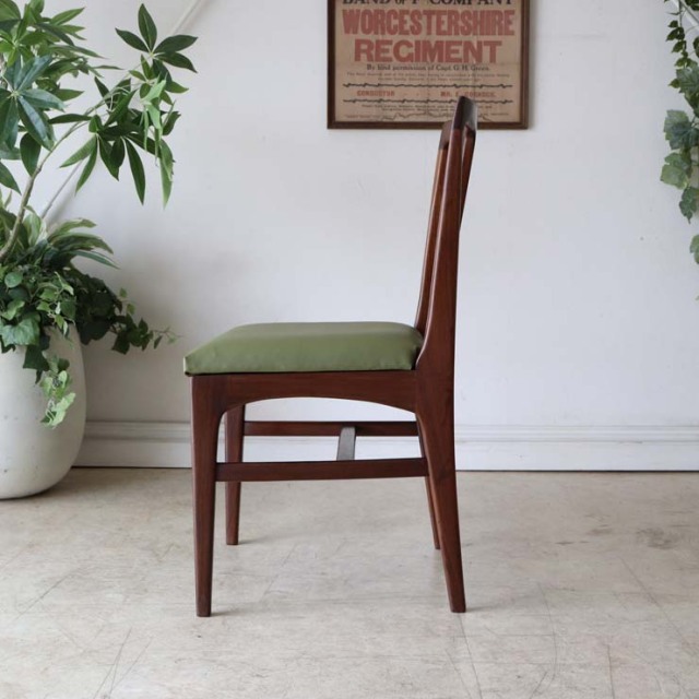 ヤンガー・フォンセンカシリーズのダイニングチェア　商品番号【122110c】