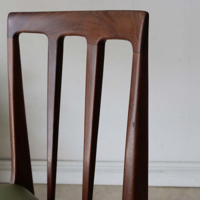 ヤンガー・フォンセンカシリーズのダイニングチェア　商品番号【122110c】