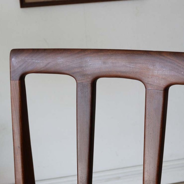 ヤンガー・フォンセンカシリーズのダイニングチェア　商品番号【122110c】