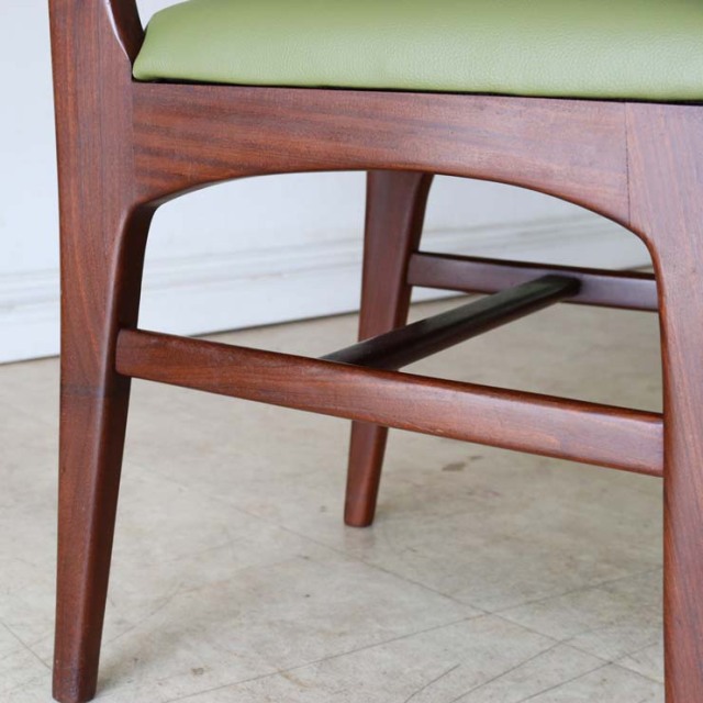 ヤンガー・フォンセンカシリーズのダイニングチェア　商品番号【122110c】