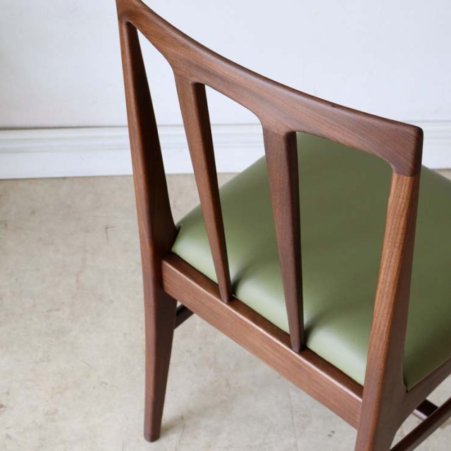 ヤンガー・フォンセンカシリーズのダイニングチェア　商品番号【122110c】