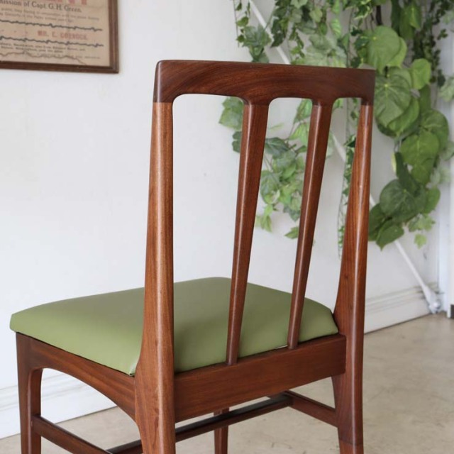 ヤンガー・フォンセンカシリーズのダイニングチェア　商品番号【122110c】