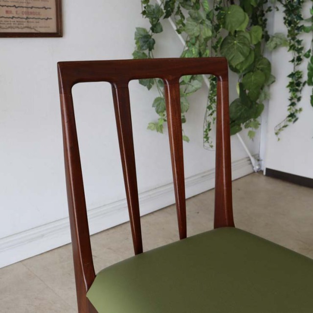 ヤンガー・フォンセンカシリーズのダイニングチェア　商品番号【122110d】