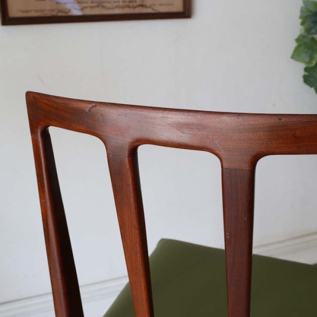 ヤンガー・フォンセンカシリーズのダイニングチェア　商品番号【122110d】