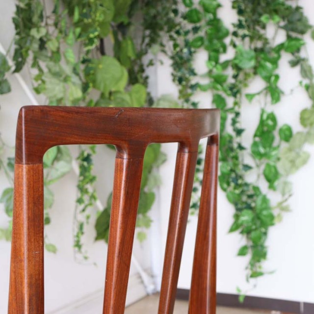 ヤンガー・フォンセンカシリーズのダイニングチェア　商品番号【122110d】