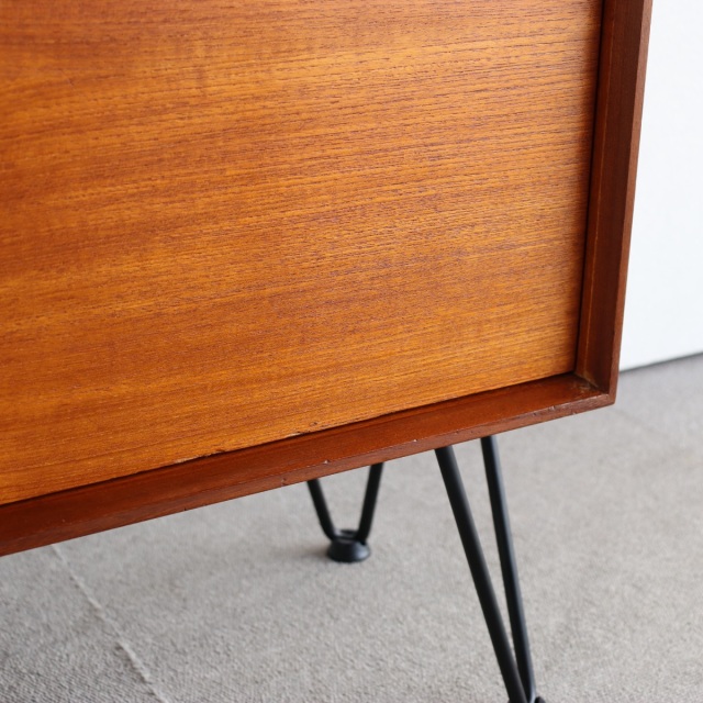 アイアンレッグを付けたジープランの棚