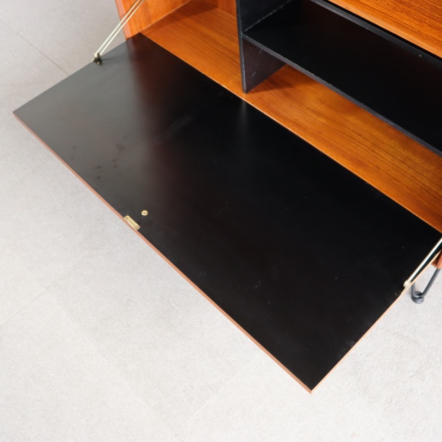 アイアンレッグを付けたジープランの棚