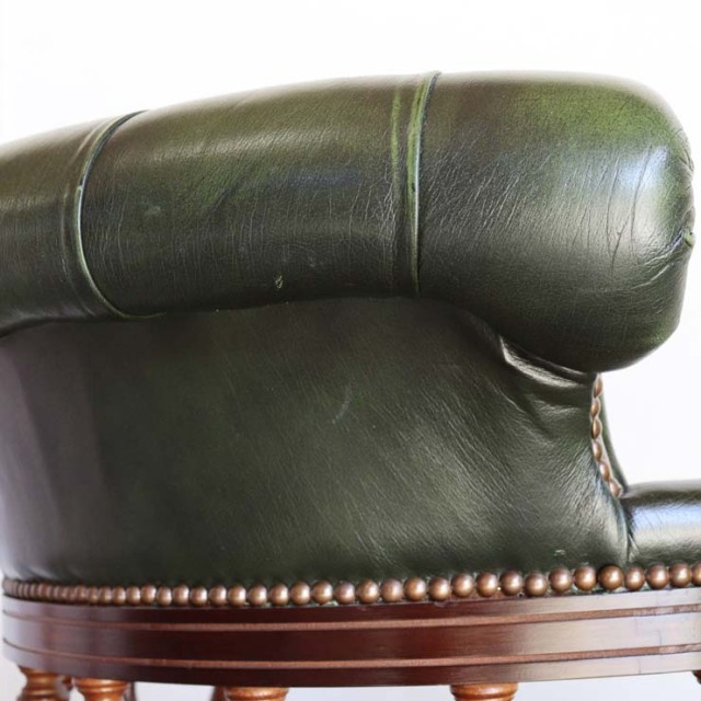 アンティークのレザーチェア