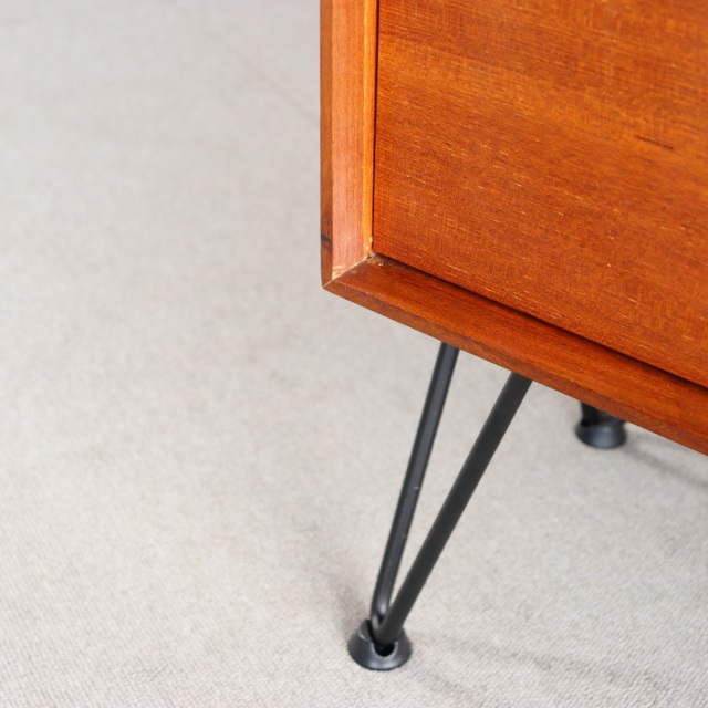 アイアンレッグを付けたジープランの棚