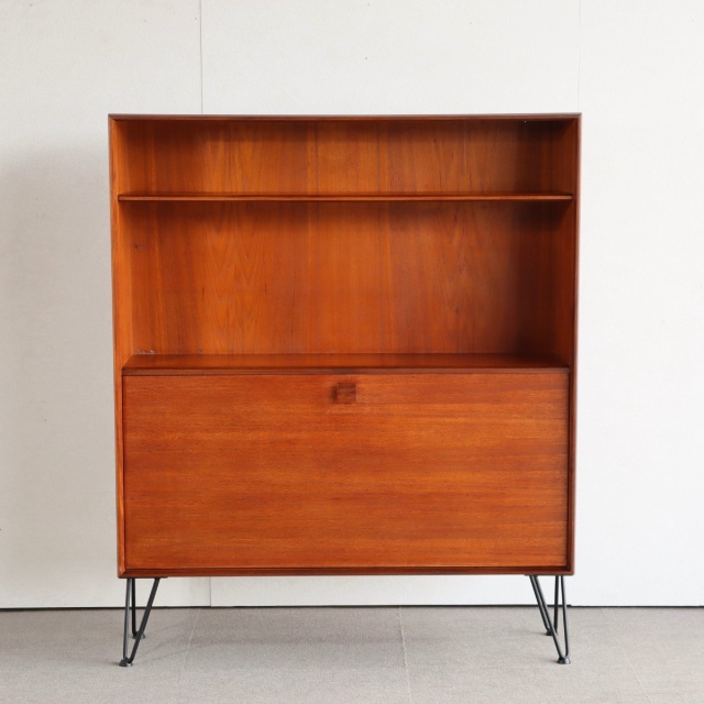 ジープランのアイアンレッグを付けた棚